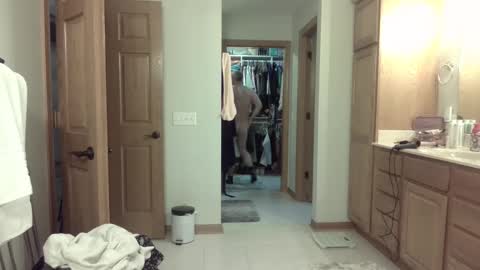 icelandicpimp42 online show from 12/04/25, 11:02