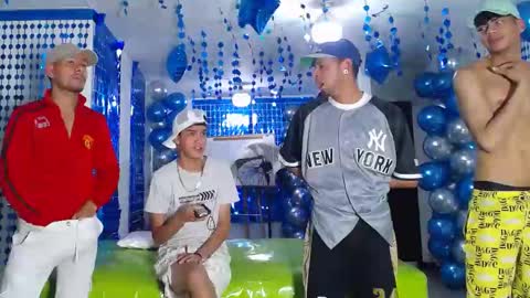 Snapshot of icevermilk chatting on 01/11/25, 08:54 THOMAS AND DAMIAND online show from 01/11/25, 08:54