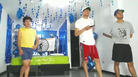 Snapshot of icevermilk chatting on 02/05/25, 08:14 THOMAS AND DAMIAND online show from 02/05/25, 08:14