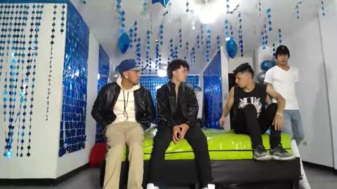 Snapshot of icevermilk chatting on 02/11/25, 01:09 THOMAS AND DAMIAND online show from 02/11/25, 01:09