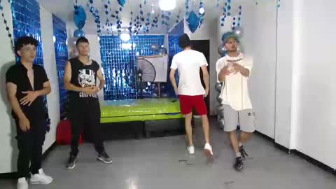 Snapshot of icevermilk chatting on 02/11/25, 04:13 THOMAS AND DAMIAND online show from 02/11/25, 04:13