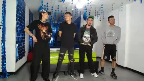 Snapshot of icevermilk chatting on 02/22/25, 12:40 THOMAS AND DAMIAND online show from 02/22/25, 12:40