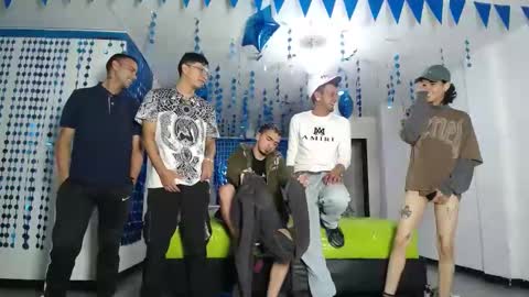 Snapshot of icevermilk chatting on 03/02/25, 12:54 THOMAS AND DAMIAND online show from 03/02/25, 12:54