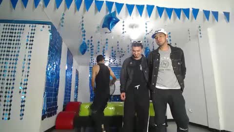Snapshot of icevermilk chatting on 03/04/25, 01:38 THOMAS AND DAMIAND online show from 03/04/25, 01:38