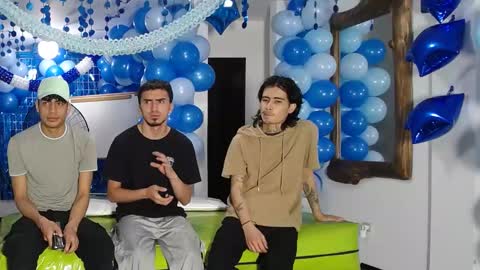 Snapshot of icevermilk chatting on 03/09/25, 01:04 THOMAS AND DAMIAND online show from 03/09/25, 01:04