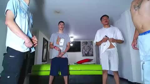 Snapshot of icevermilk chatting on 09/12/25, 01:22 THOMAS AND DAMIAND online show from 09/12/25, 01:22