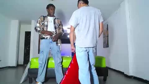 Snapshot of icevermilk chatting on 10/01/25, 12:55 THOMAS AND DAMIAND online show from 10/01/25, 12:55