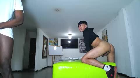 Snapshot of icevermilk chatting on 10/17/25, 12:52 THOMAS AND DAMIAND online show from 10/17/25, 12:52