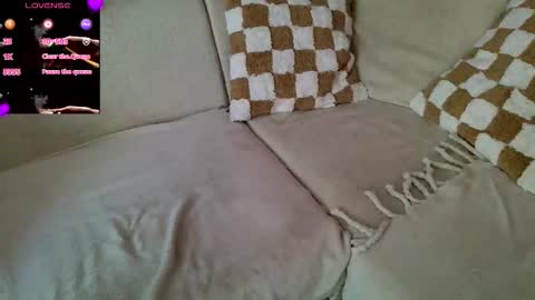 Snapshot of ich_hh chatting on 10/30/25, 01:34 SnowTiger online show from 10/30/25, 01:34