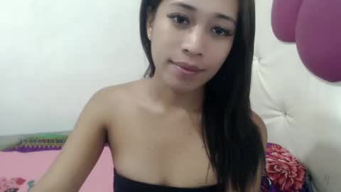Snapshot of icy_heartxoxox chatting on 05/13/26, 05:43 Heart online show from 05/13/26, 05:43