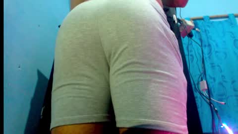 Snapshot of icyestic chatting on 10/26/25, 06:19 bryan online show from 10/26/25, 06:19