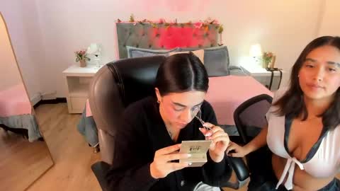 Snapshot of icysweetcam chatting on 05/13/26, 11:18 Icy online show from 05/13/26, 11:18