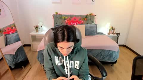 Snapshot of icysweetcam chatting on 05/16/26, 11:31 Icy online show from 05/16/26, 11:31