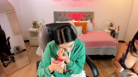Snapshot of icysweetcam chatting on 05/23/26, 11:36 Icy online show from 05/23/26, 11:36