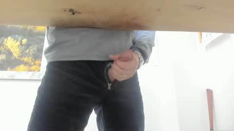 idfunguy2023 online show from 12/04/25, 02:21