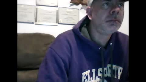 idkwhyidothis348732 online show from 02/03/25, 12:14