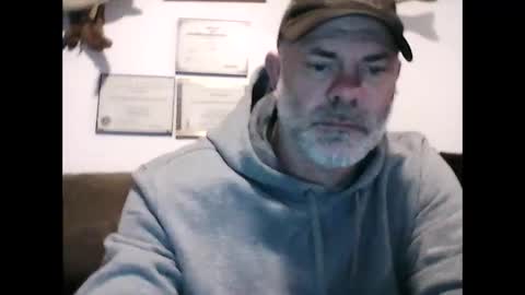 idkwhyidothis348732 online show from 02/18/25, 11:08