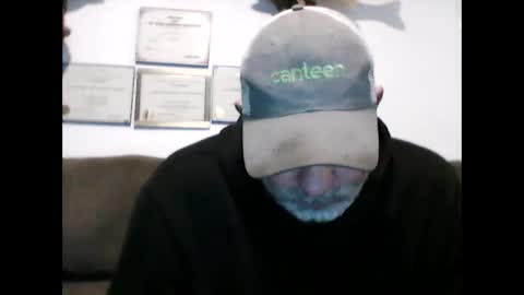 idkwhyidothis348732 online show from 02/26/25, 12:14