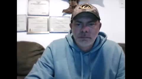 idkwhyidothis348732 online show from 03/05/25, 12:22