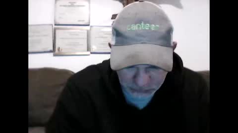 idkwhyidothis348732 online show from 03/06/25, 11:36