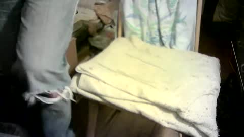 Snapshot of ignoredlittlestloser chatting on 01/11/25, 08:00 ignoredlittlestloser online show from 01/11/25, 08:00