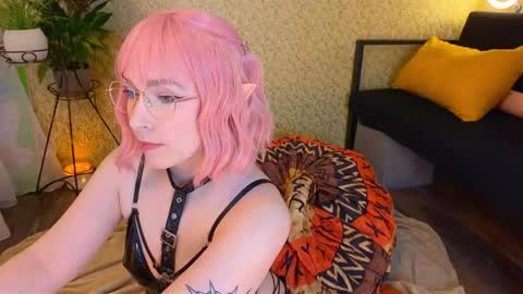 Emmy  help me reach 100 thumbs up online show from 11/08/25, 12:22