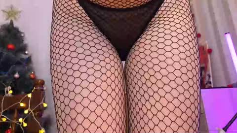 Emmy  help me reach 100 thumbs up online show from 01/07/26, 09:28