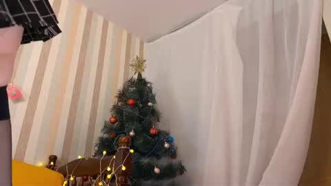 Emmy  help me reach 100 thumbs up online show from 01/09/26, 09:38