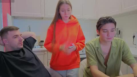 Julia and Mira online show from 10/02/25, 06:42