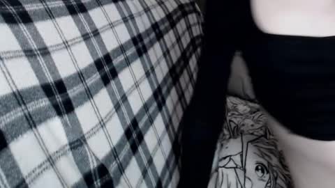 Snapshot of iiiiiiis chatting on 10/17/25, 10:23 iiiiiiis online show from 10/17/25, 10:23