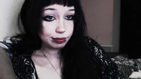 Snapshot of iiiiiiis chatting on 10/27/25, 12:26 iiiiiiis online show from 10/27/25, 12:26