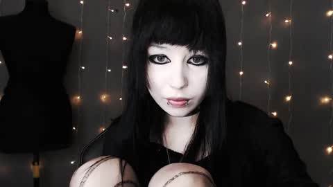 iiiiiiis online show from 04/16/26, 12:22