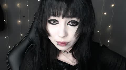 iiiiiiis online show from 04/16/26, 09:37