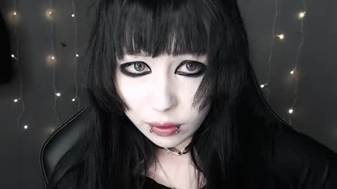 iiiiiiis online show from 04/16/26, 09:39