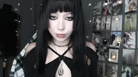 iiiiiiis online show from 05/14/26, 12:56