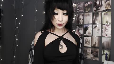 iiiiiiis online show from 05/27/26, 10:07