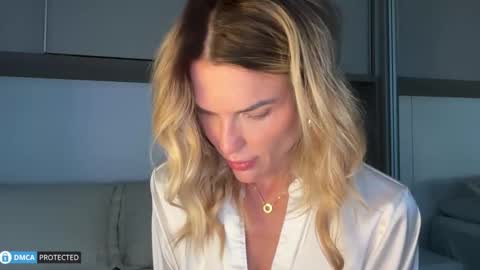 Snapshot of iiivy_ chatting on 02/11/26, 10:15 Ivy online show from 02/11/26, 10:15