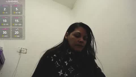 Snapshot of iim_zoee chatting on 06/11/26, 01:42 ZOE online show from 06/11/26, 01:42