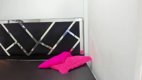 Isabella online show from 09/17/25, 12:51