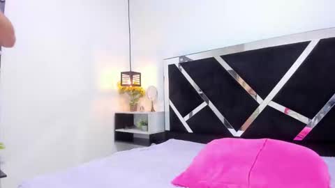 Isabella online show from 11/19/25, 01:55