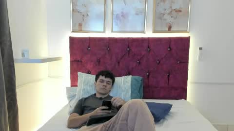 ilia673059 online show from 04/19/26, 12:00