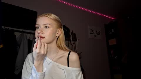 ShyLuna online show from 02/01/26, 06:12