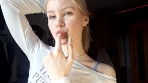 ShyLuna online show from 03/19/26, 06:50