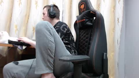 lord online show from 11/08/25, 12:05