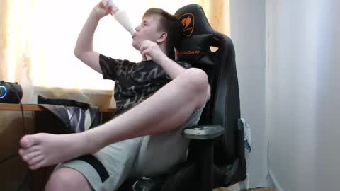 Snapshot of iliaskrisloveee chatting on 05/17/26, 06:44 lord online show from 05/17/26, 06:44