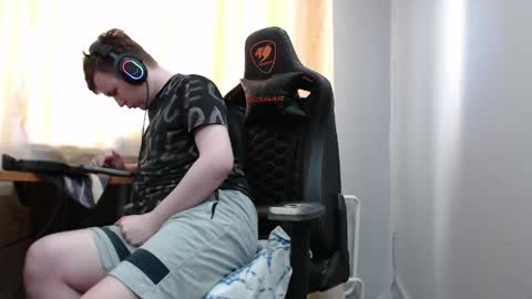 Snapshot of iliaskrisloveee chatting on 05/18/26, 04:07 lord online show from 05/18/26, 04:07