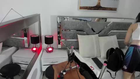 ILY   online show from 11/01/25, 11:40