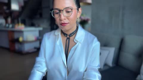 Kloe online show from 11/06/25, 10:21