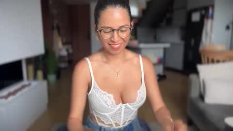 Kloe online show from 11/11/25, 04:07