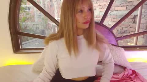 ILAYNA Independient model online show from 04/16/26, 10:34